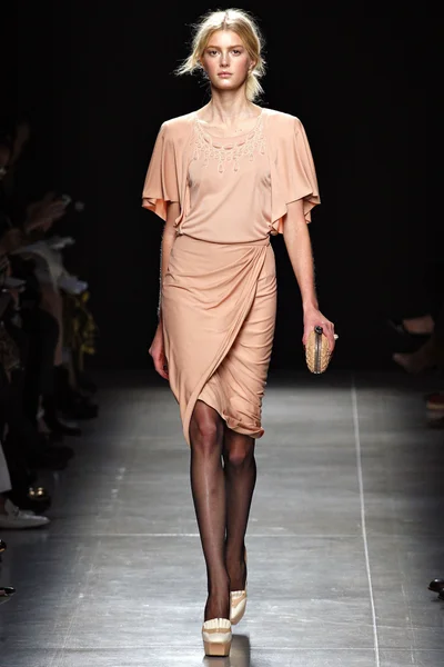Look 18